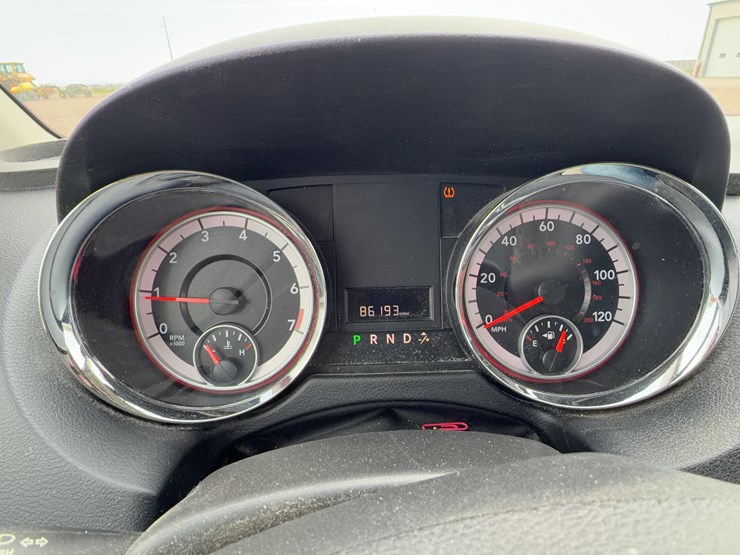 2015-dodge-grand-caravan-image-30