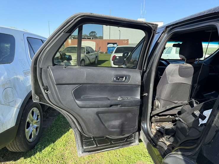 2016-ford-explorer-image-26
