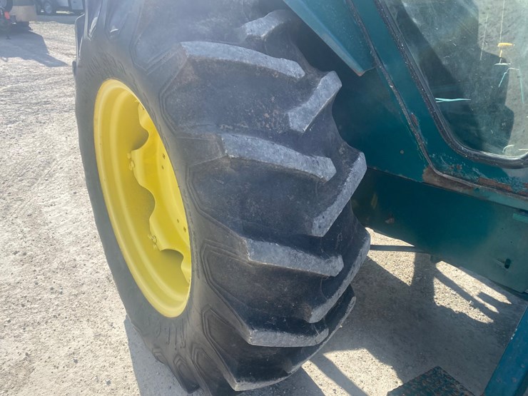 john-deere-2040-image-17