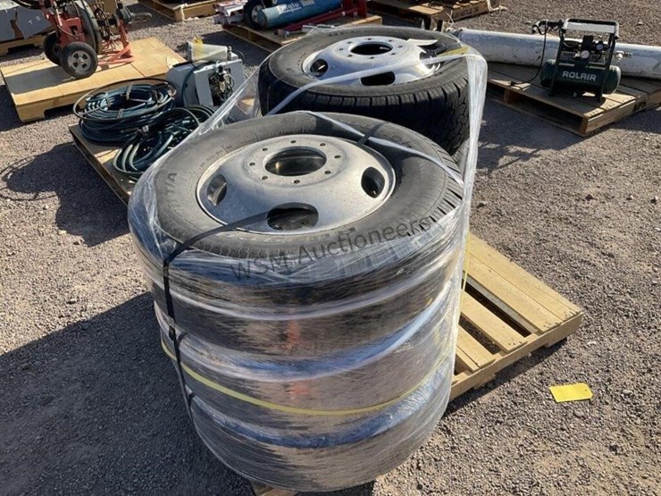 (6)-ford-dually-wheels-&-tires-image-3