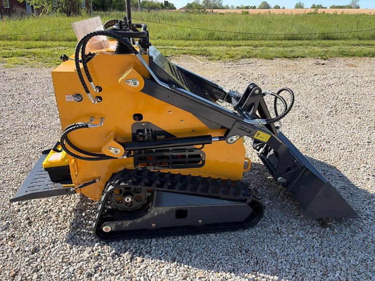 #205-•-unused-2026-zjg-zj-380-mini-skid-steer-loader-image-1