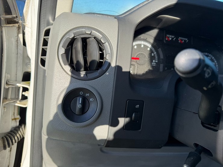 2014-ford-e350-image-43