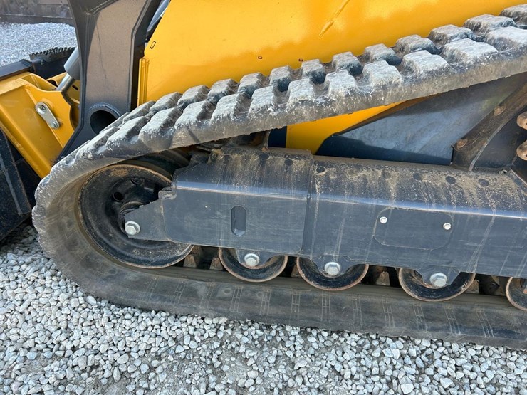 2025-deere-325g-image-18