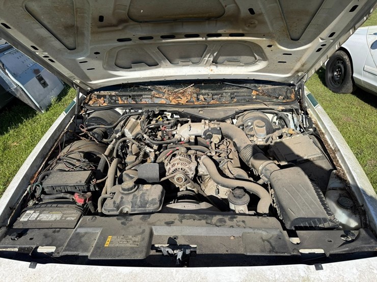 #42084-•-2011-ford-crown-victoria-sedan-vin:-2fabp7bv6bx160559-image-17