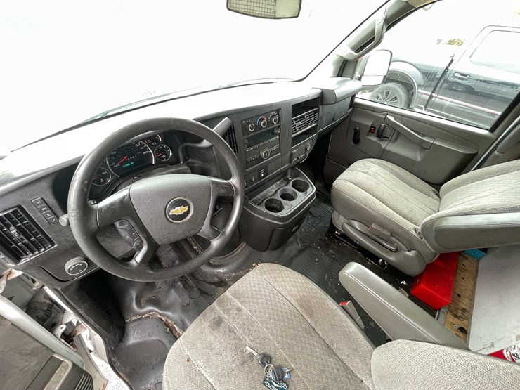 2016-chevrolet-3500-image-48