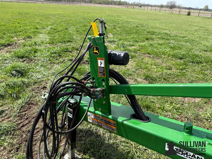 2014-john-deere-2310-image-11
