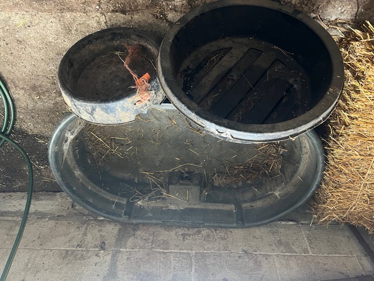 #9626-•-(3)-water-tanks-image-1