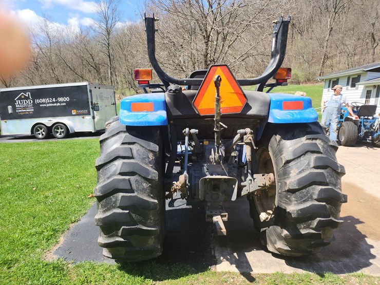 new-holland-35-image-3