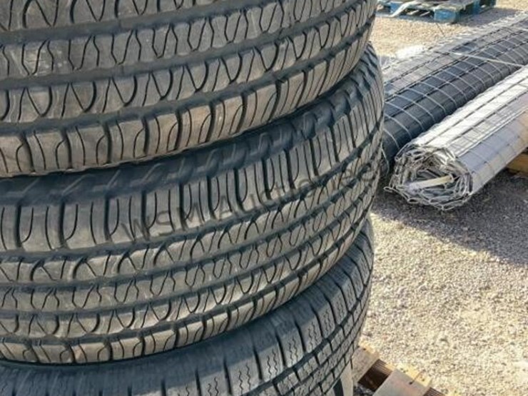 pallet-of-asst-auto-&-equipment-tires-image-3