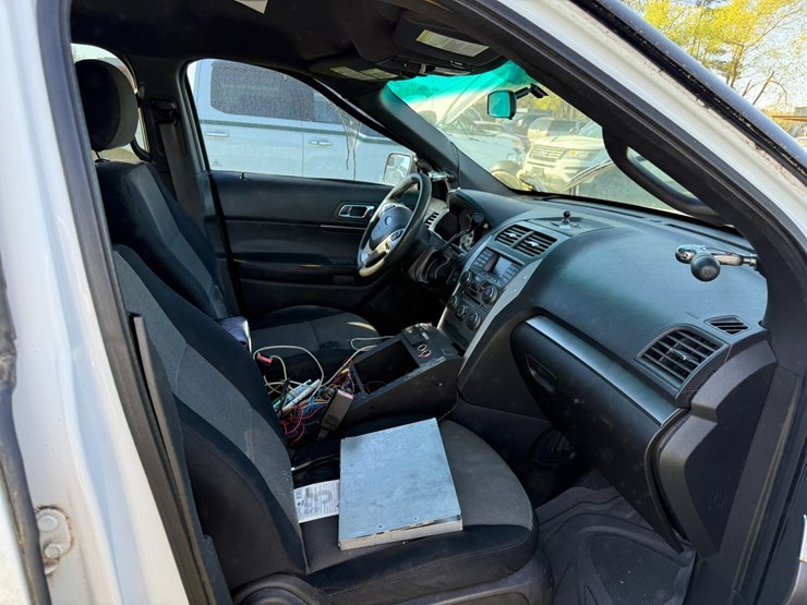 2013-ford-explorer-image-21
