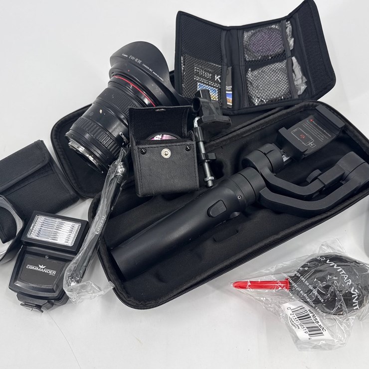 #112 • LOT OF VARIOUS PHOTOGRAPHY EQUIPMENT