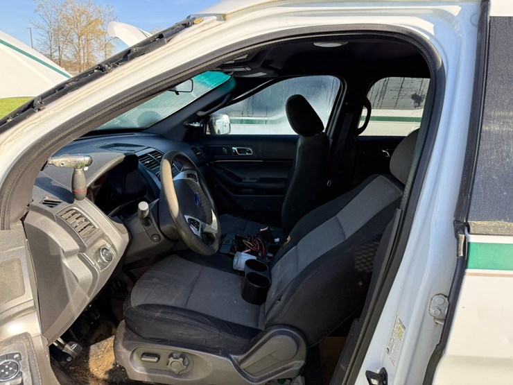 2014-ford-explorer-image-27