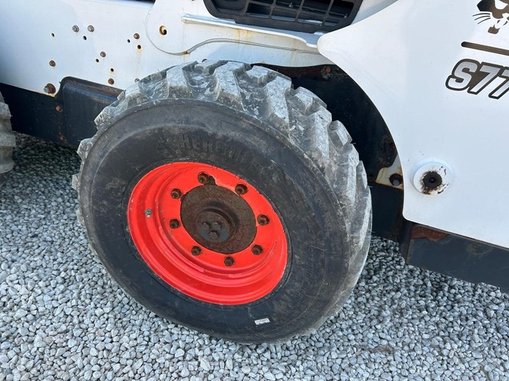 2023-bobcat-s770-image-16