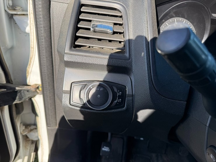 2014-ford-explorer-image-39