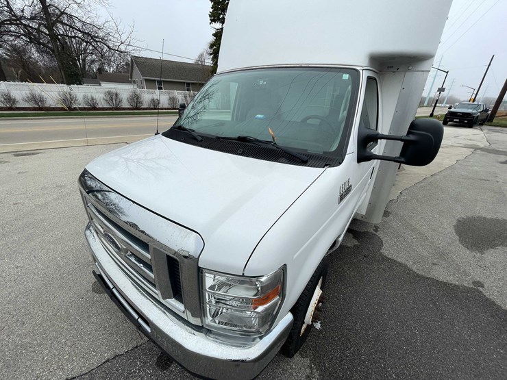 2017-ford-e450-image-14