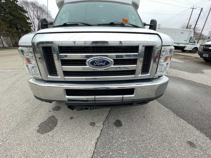 2017-ford-e450-image-11