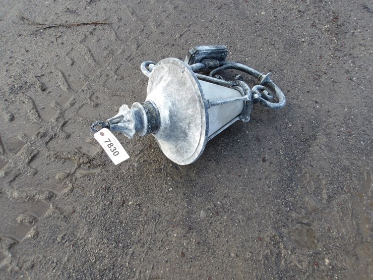 #7830-•-outdoor-light-fixture-image-2