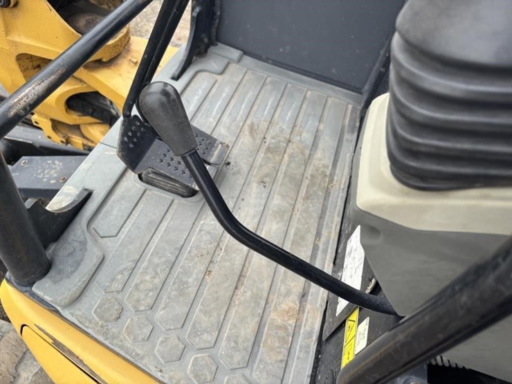 2015-caterpillar-305e2-cr-image-32