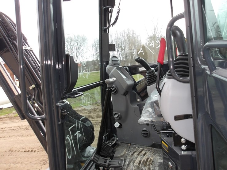 #7470-•-john-deere-35p-mini-excavator-with-4-hours!-image-22