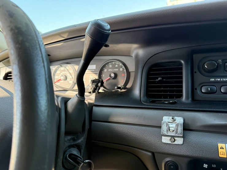 #42085-•-2010-ford-crown-victoria-sedan-vin:-2fabp7bv6ax138575-image-39