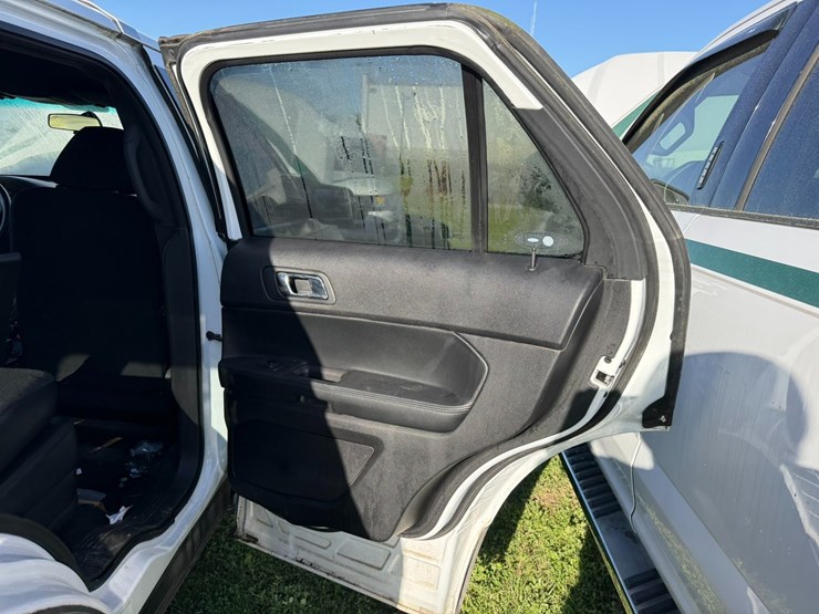 2014-ford-explorer-image-19