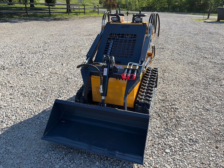 #206-•-unused-2026-zjg-zj-380-mini-skid-steer-loader-image-2