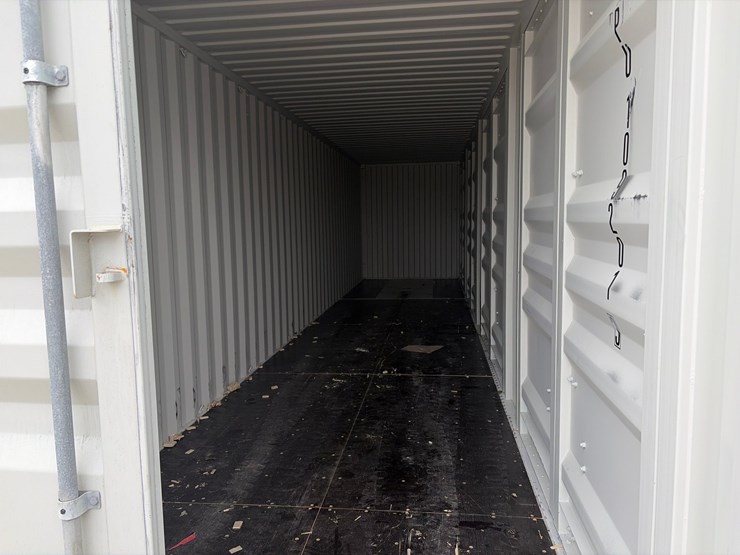 #102-•-40’-5-door-shipping-container-image-5