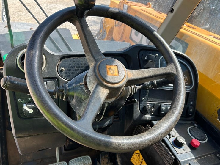 2018-jcb-525-60-image-18