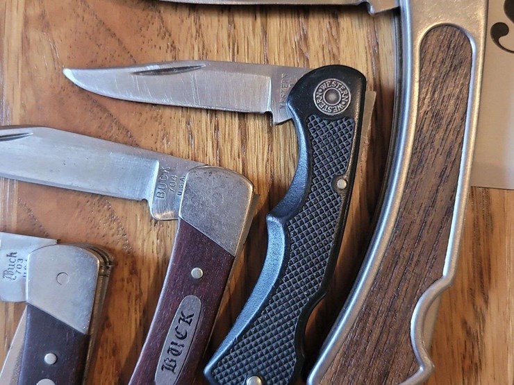 collection-of-assorted-folding-pocket-knives-with-boxes-and-ephemera-image-3