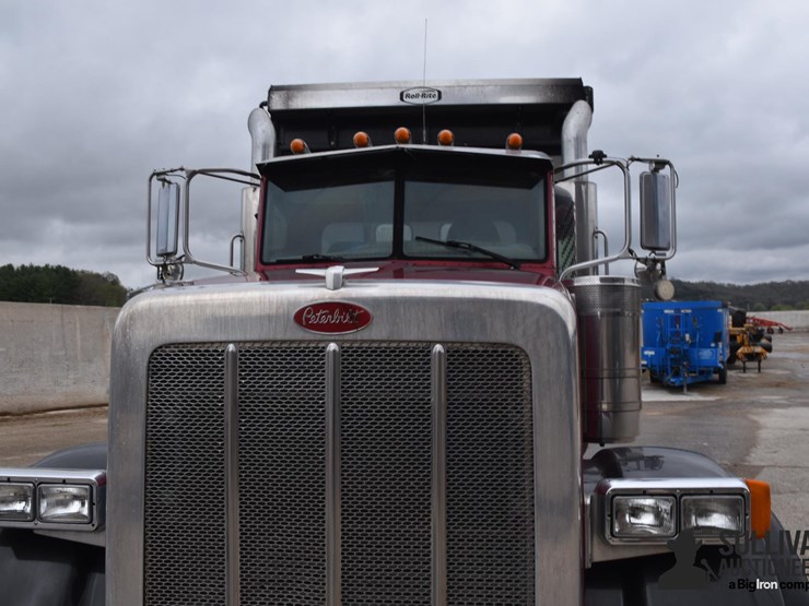 2011-peterbilt-367-image-11