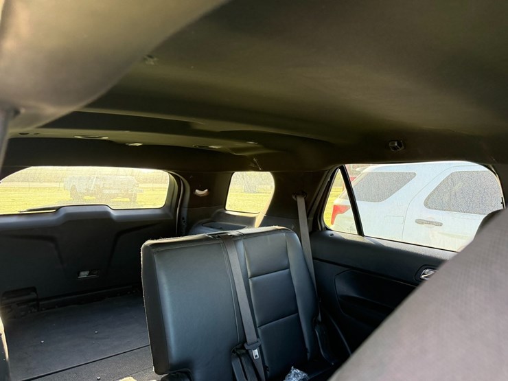 2015-ford-explorer-image-29