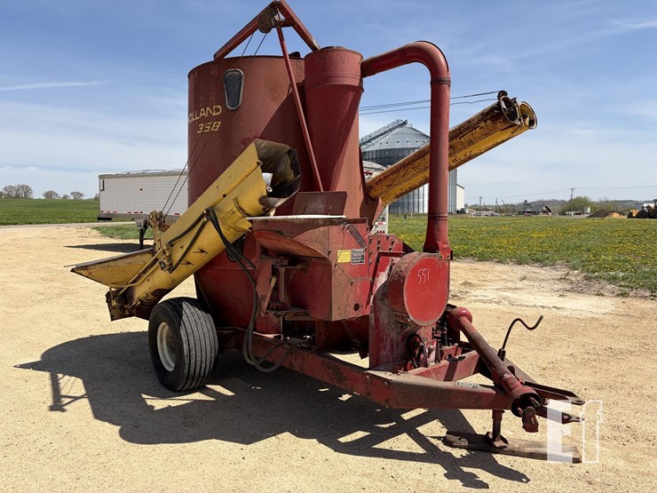 new-holland-358-image-4