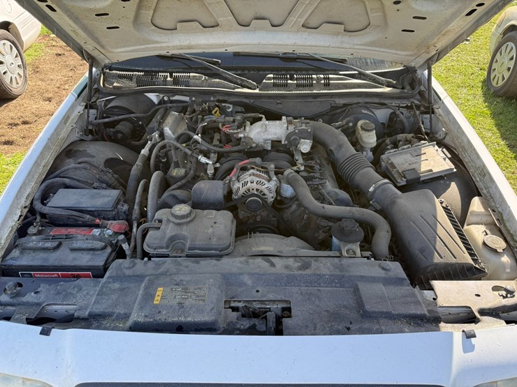 #42085-•-2010-ford-crown-victoria-sedan-vin:-2fabp7bv6ax138575-image-16