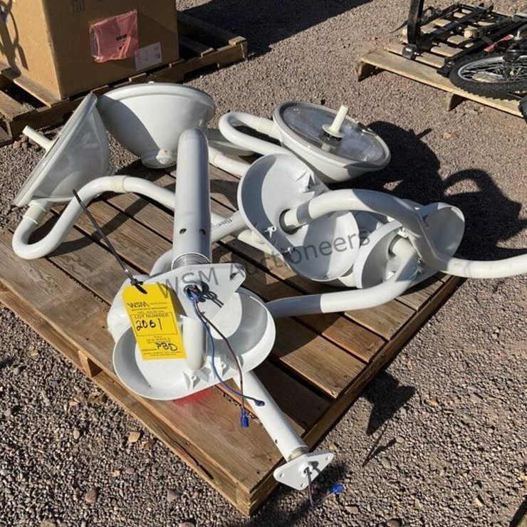 PALLET OF RITTER MEDICAL LIGHTS