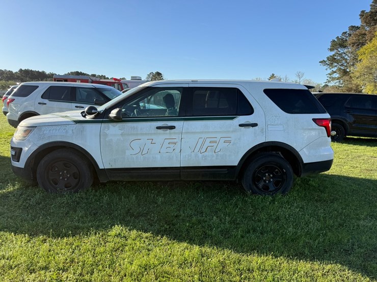 2016-ford-explorer-image-5