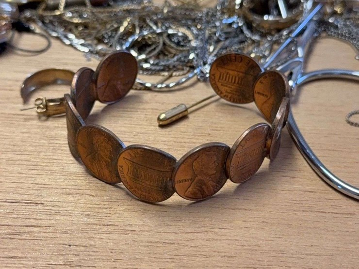 costume-jewelry-image-2