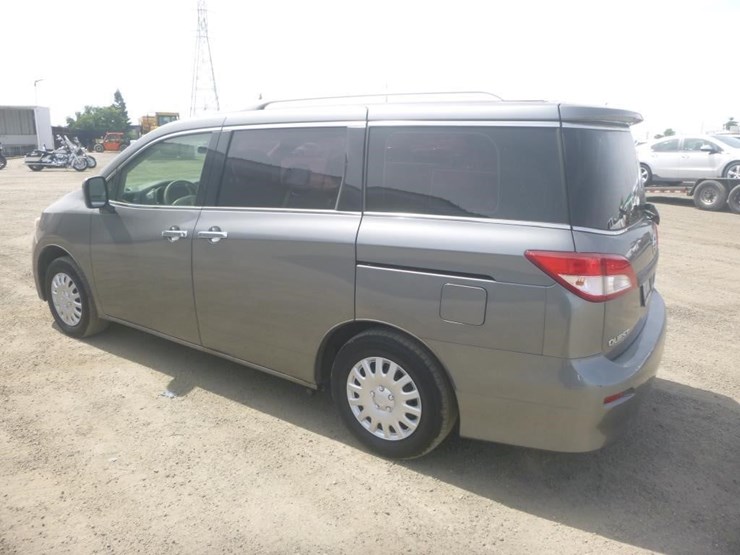 2015-nissan-quest-image-4