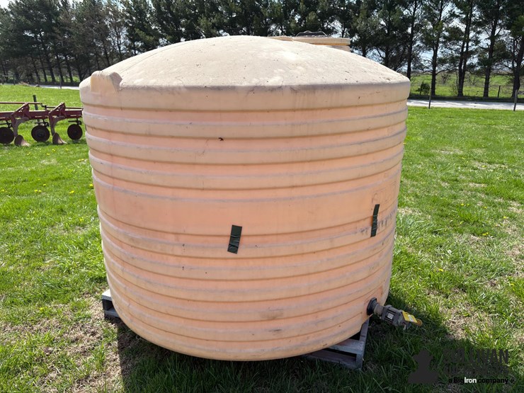 solar-1,200-gal-poly-tank-image-5