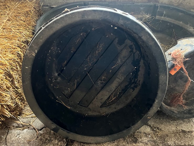 #9626-•-(3)-water-tanks-image-2
