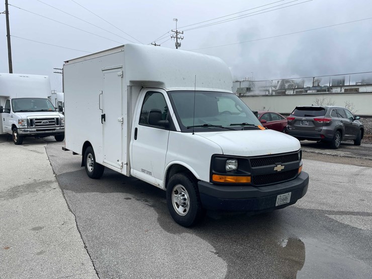 2016-chevrolet-3500-image-3