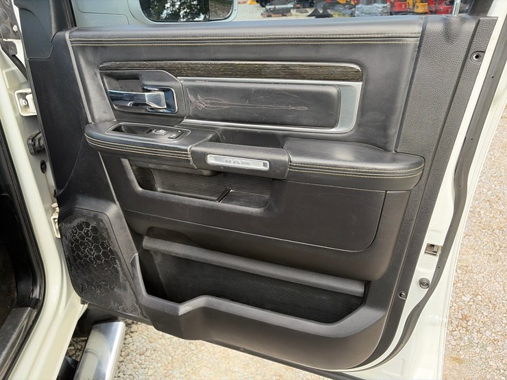 2017-dodge-3500-image-24