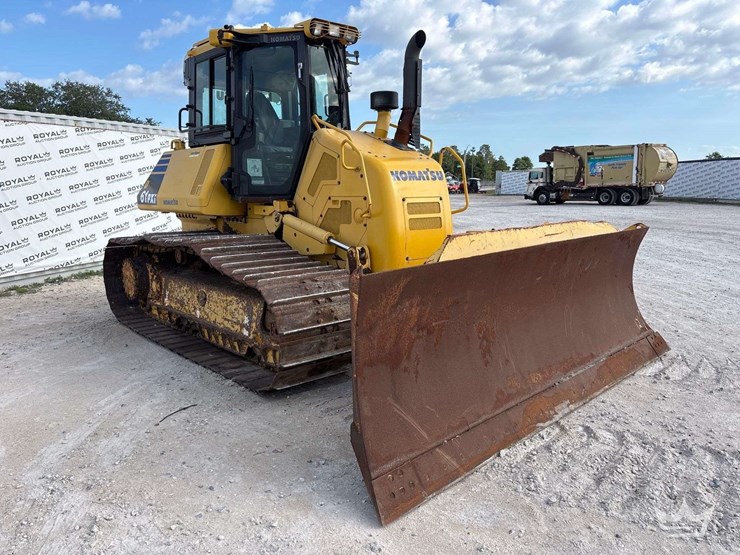 2017-komatsu-d61pxi-24-image-2