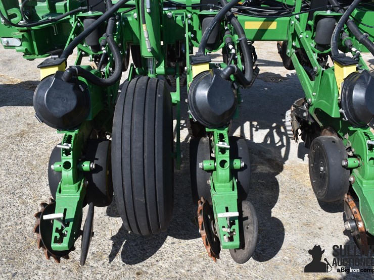 2016-john-deere-1775nt-image-17