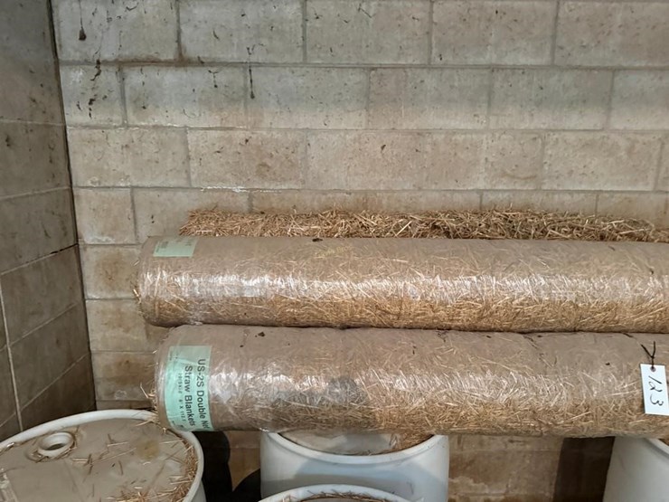 double-net-straw-blankets-image-1