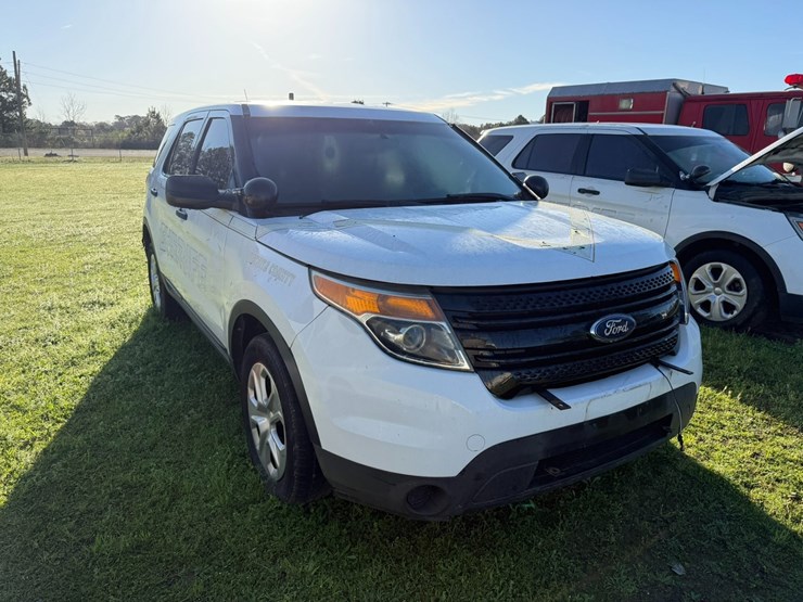 2015-ford-explorer-image-2