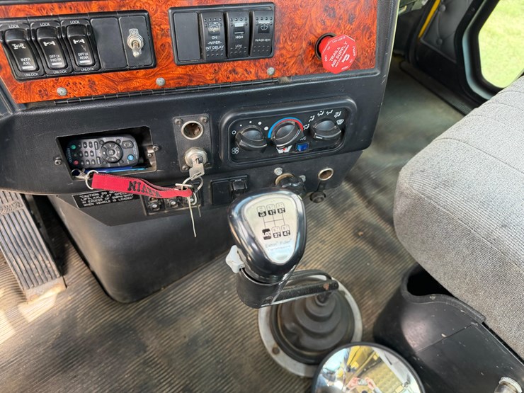 2009-western-star-day-cab-image-20