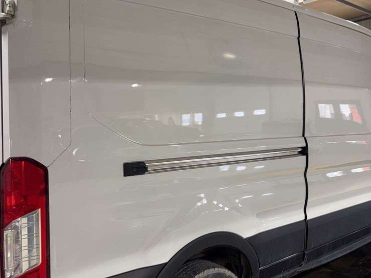 2019-ford-transit-image-23