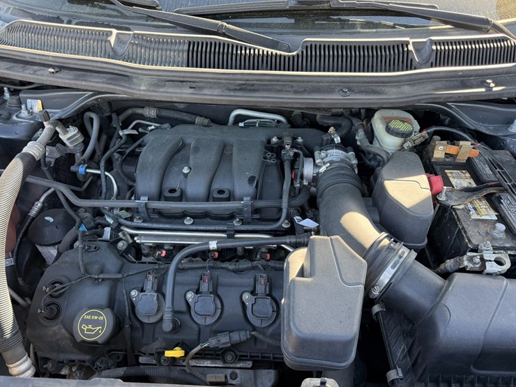 2016-ford-explorer-image-17