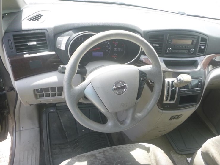 2015-nissan-quest-image-10