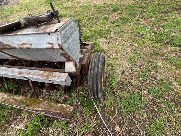 #9563-•-minneapolis-moline-10'-grain-drill-with-grass-seed-attachment-image-10